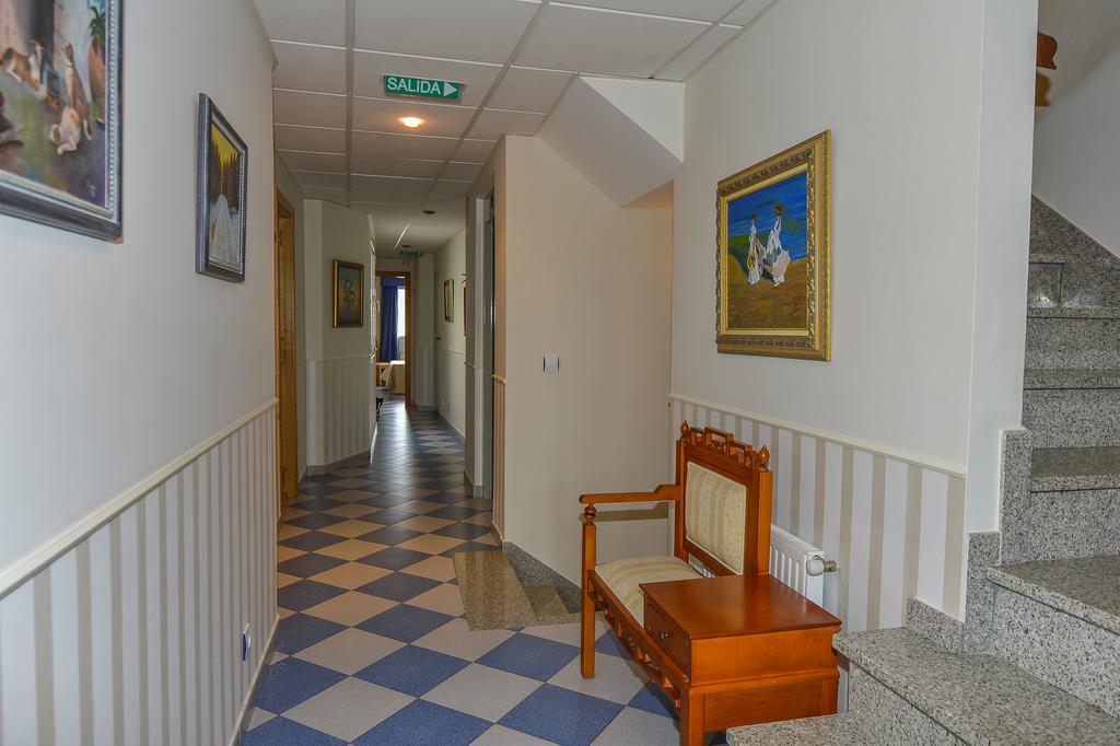 Hostal Linares Ribadeo Bagian luar foto
