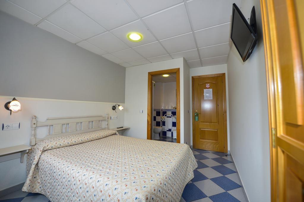 Hostal Linares Ribadeo Bagian luar foto
