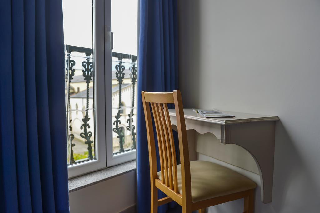 Hostal Linares Ribadeo Bagian luar foto