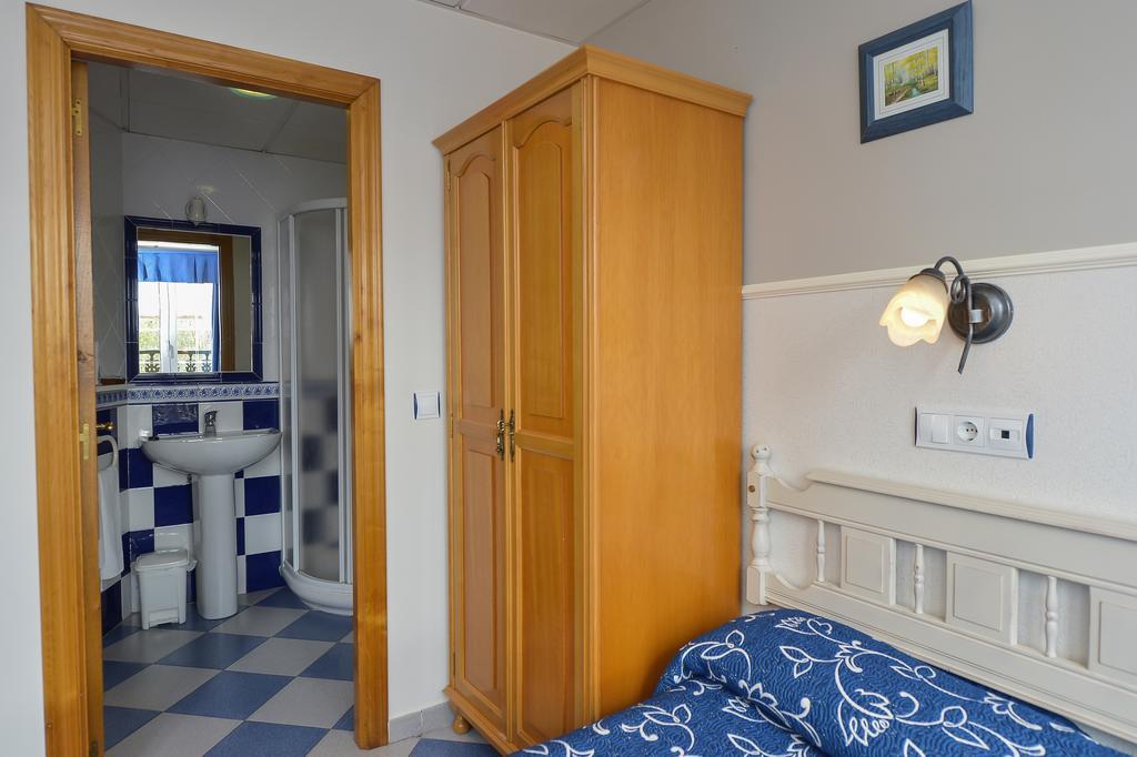 Hostal Linares Ribadeo Bagian luar foto
