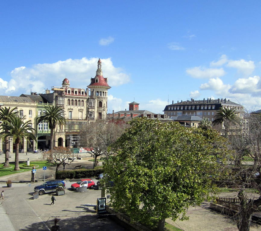 Hostal Linares Ribadeo Bagian luar foto